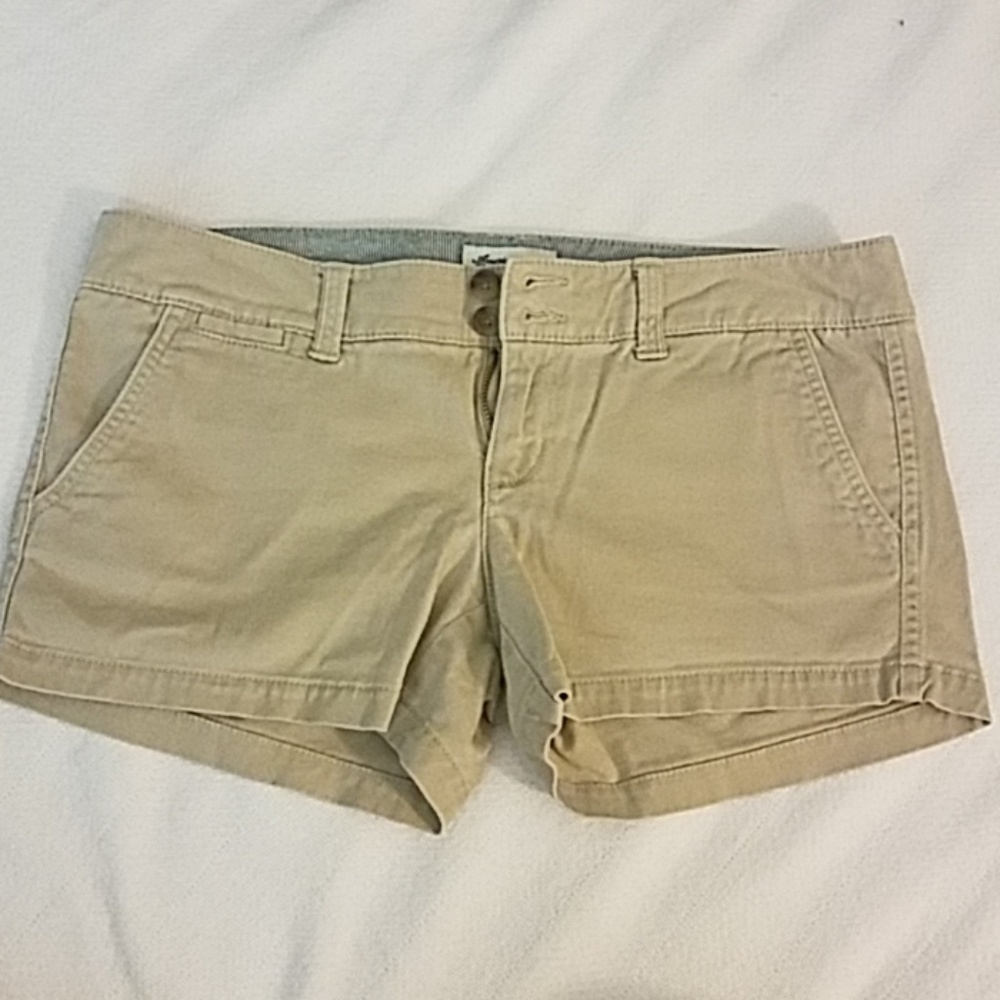 American eagle khaki shorts
